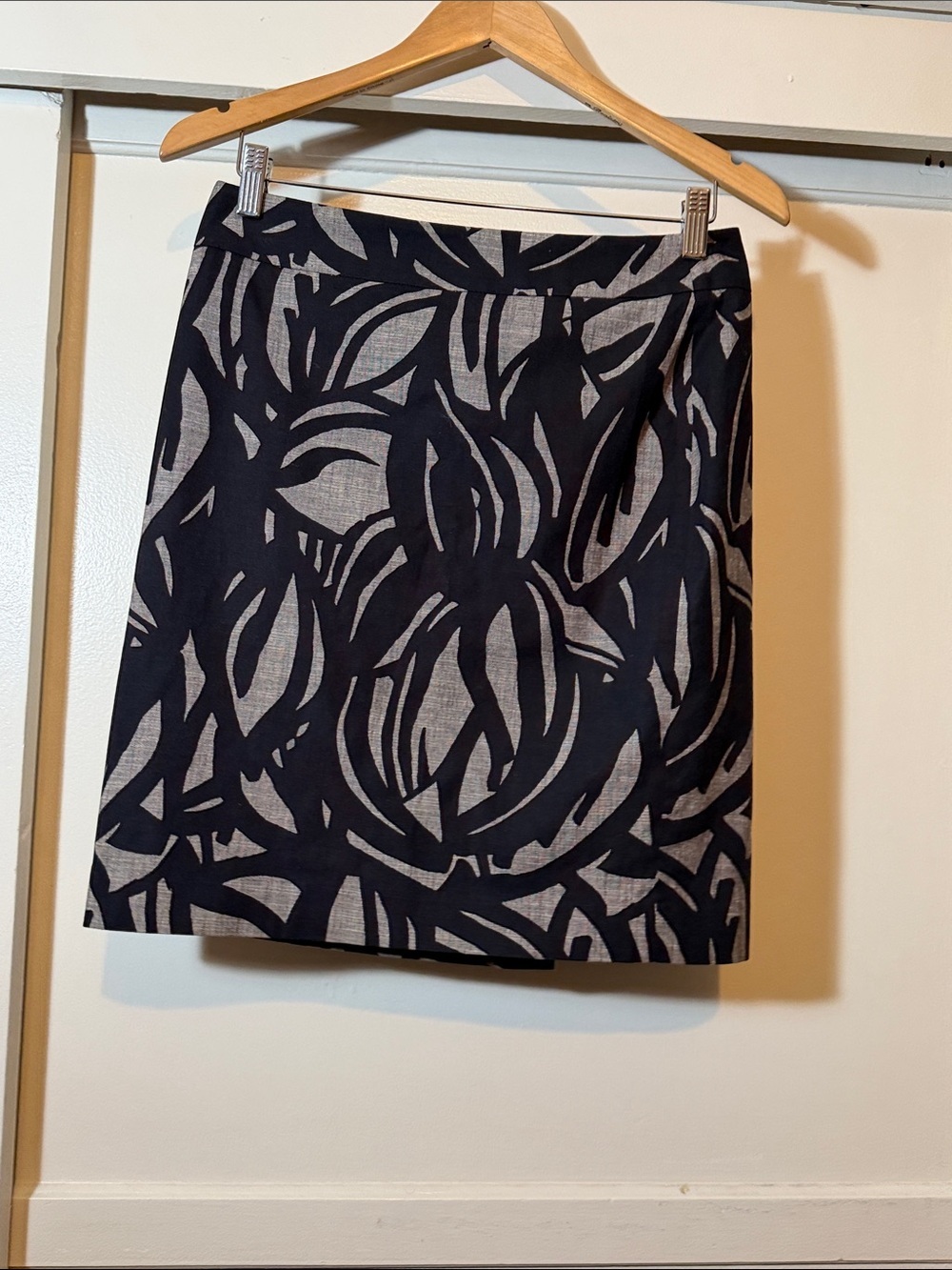 Ann Taylor Black and Gray Abstract Pencil Skirt
